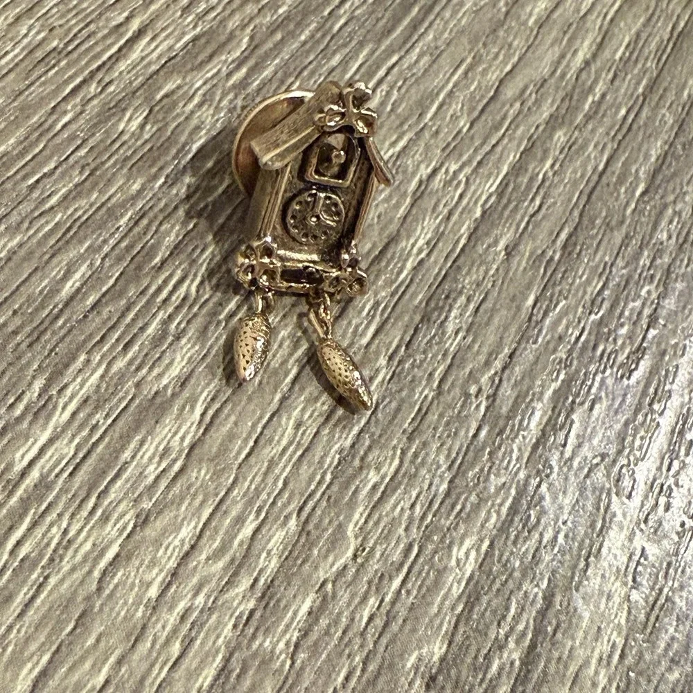 VTG Signed AVON Gold Tone CUCKOO CLOCK Pin Brooch - Picture 6 of 8